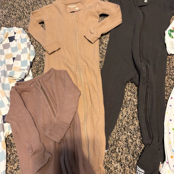 6-9 Month Bamboo and Waffle Pajama Bundle - Picture 4 of 6
